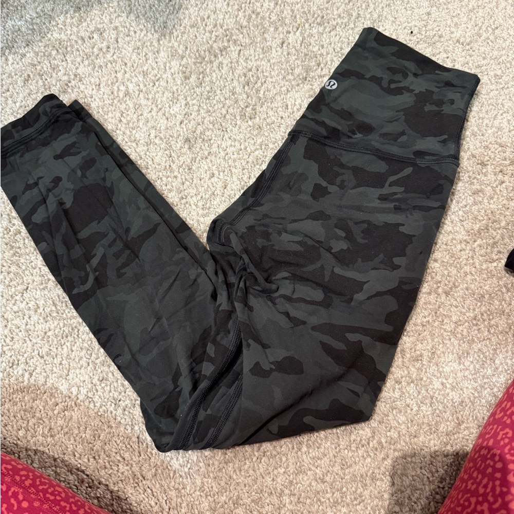 Lululemon Green Camo Leggings- no inside tag probably 4/6 25 length